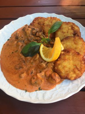 Rösti mit Veganer Championrahmsauce at Beim Olivenbauer in Fuessen