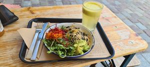 Salad and juice of the day at Shakespeare and Company Cafe in Paris