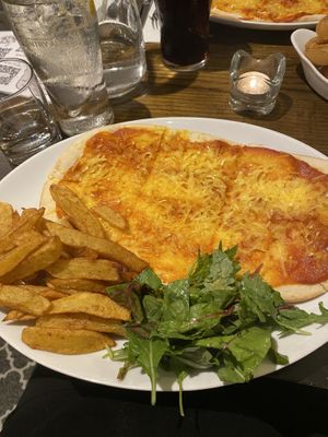 Vegan pizza was delicious at The Blackhorse Hotel Restaurant in Grassington