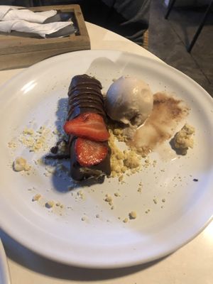 Delicious Chocoroll with cinnamon ice cream  at Calabacitas Tiernas Bistro in Zapopan