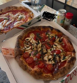   at Slice Pizza in Lausanne