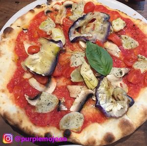 Veggie V  at Slice Pizza in Lausanne