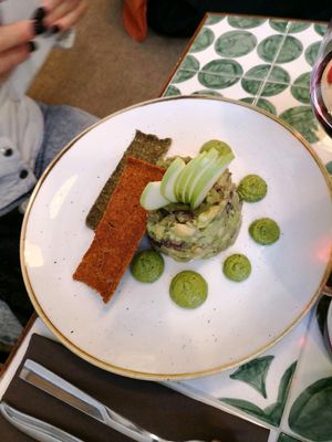 Avocado and apple tartar  at Solo Crudo - Prati in Rome