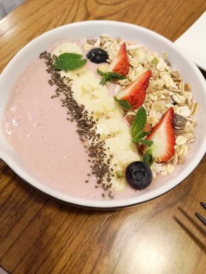 DELICIOUS smoothie bowl :) at Ru if Vegan in Shanghai