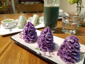 Purple potatoes and fresh rolls at Ru if Vegan in Shanghai