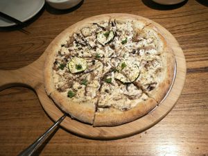 Mushroom & courgette pizza at Ru if Vegan in Shanghai