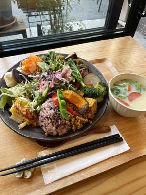 Lunch plate with soup   at Guruatsu in Tokyo