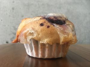 Blueberry cream cheese muffin (vegan)  at Guruatsu in Tokyo