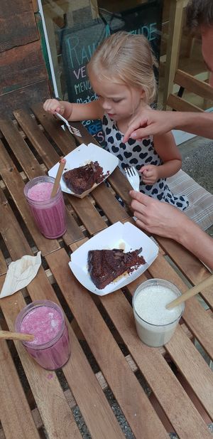 Vegan cake of the day and berry happy smoothie (yummi!). at RawAttitude in Malaga