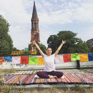 Kundalini Yoga on our rooftop with Circle of Gold/ Julez at Wildeküche in Berlin