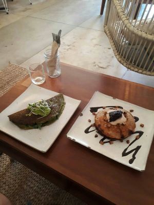 Eggless green omelet and pancakes at Vibe Cafe in Siem Reap