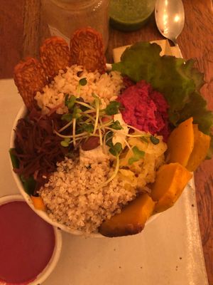 bowl de quinoa con hummus  at Vibe Cafe in Siem Reap