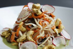 Pad Thai lunch menu at LovingRaw in Ostrava