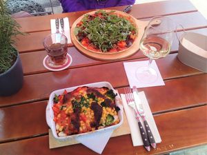 Vegan gnocchi and vegan tarte flambée at Der Auflauf in Wurzburg