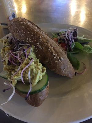 Vegan Kip Kerrie Broodje! at Stoom in Middelburg