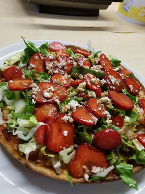 Erdbeerpizza at Mumpitz in Neuenkirchen