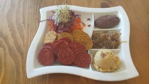 Trio : Confit d'oignons, hummus et tapenade d'olives  at Vegecafe Vertuose in Sherbrooke