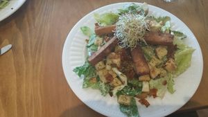 Salade césar au tofu. Sauce crémeuse aux noix de cajou, bacon de coco et croutons maison at Vegecafe Vertuose in Sherbrooke