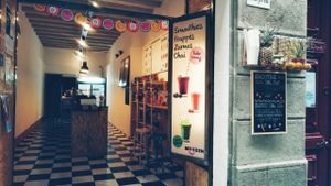 inside view at Moozen Smoothies in Barcelona