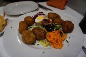Bolitas de papa at Artemisa Sol - Huertas in Madrid