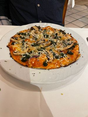 Mushroom pizza  at Artemisa Sol - Huertas in Madrid