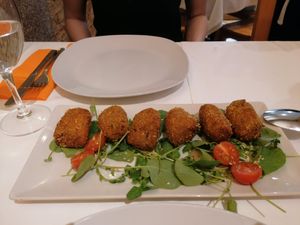 Croquetas veganas de setas at Artemisa Sol - Huertas in Madrid