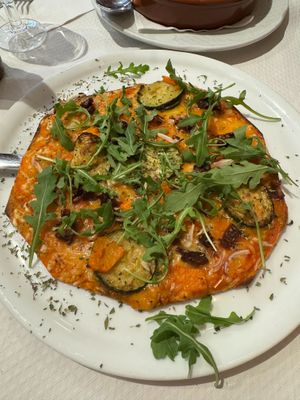 Vegan pizza at Artemisa Sol - Huertas in Madrid