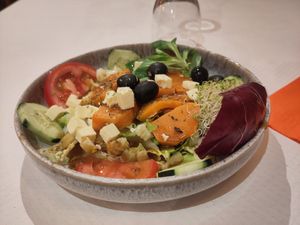 Salat at First course at Artemisa Sol - Huertas in Madrid