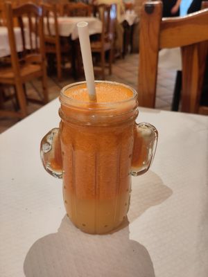 Fresh Juice in funny glas at Artemisa Sol - Huertas in Madrid