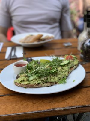 Vegan avocado toast at Le Pain Quotidien - Simon Stevinplein in Bruges