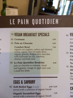 There is also an avocado toast listed as vegan on the menu at Le Pain Quotidien - Simon Stevinplein in Bruges
