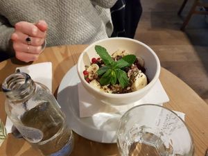 Oatmeal with banana and seeds at Le Pain Quotidien - Simon Stevinplein in Bruges