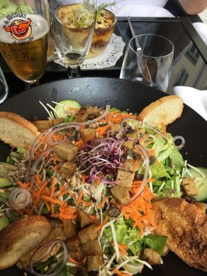Salade crudités avec Seitan et Houmous at La Petite Cuillère in Nancy