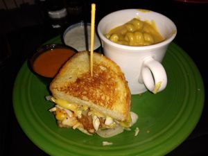 Vegan wet hot buffalo & vegan mac & cheese at Melt Bar & Grilled - Worth Ave in Columbus