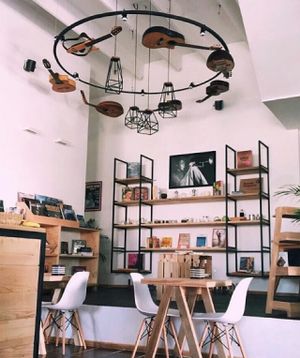 Acogedor rodeado de musica y libros at La Raiz de la Tierra in Ixtapa