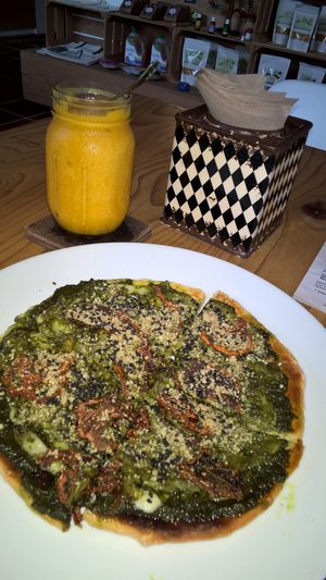 Pesto Pizza with Mango Smoothie at La Raiz de la Tierra in Ixtapa