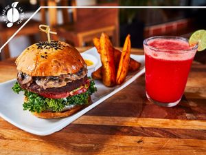Hamburguesa at La Raiz de la Tierra in Ixtapa