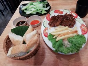 Morning glory and mushroom steak at Da Nang Com Chay - Duong Dinh Nghe in Da Nang