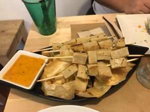Brochetas de tofu con patatas at La Huella Vegana in Alcala De Henares