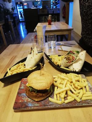 Huella burger and seitan wraps.. So tasty at La Huella Vegana in Alcala De Henares