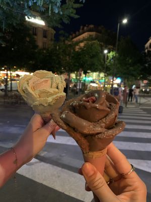 Vegan chocolate and strawberry sorbet (right)   at Amorino - Gaité in Paris