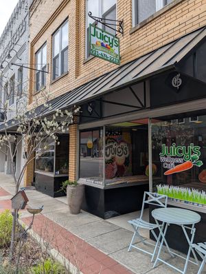 Front of cafe at Juicy's Wellness Cafe  in Mcminnville
