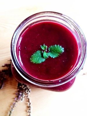 plum-beet root smoothie at Woda wrze in Sopot