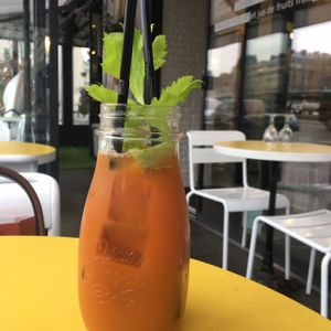 jus tonique  at Paradis Marguerite in Paris