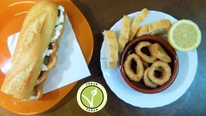 Squid rings and Squid rings sndwich. Bocata de calamares y tapa de calamares. Todo vegano, claro. at Vegimaclet in Valencia