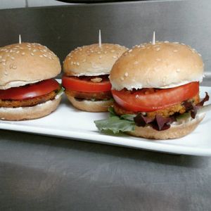 Mini hamburguesa de soja y zanahoria at Zona Verde in Salamanca