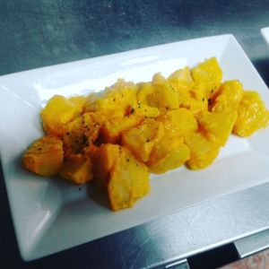 Patatas con ali oli de zanahoria at Zona Verde in Salamanca