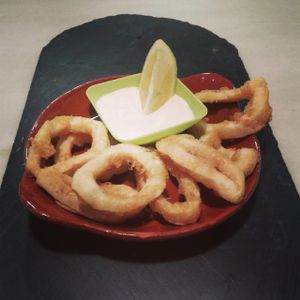 Ración de calamares rebozados con veganesa at Zona Verde in Salamanca