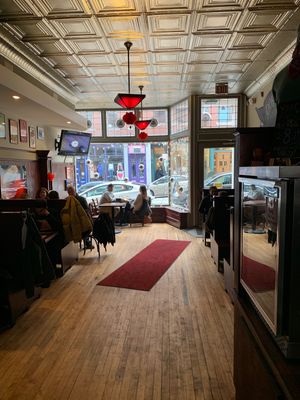 Pub atmosphere at The Thirsty Pig in Portland