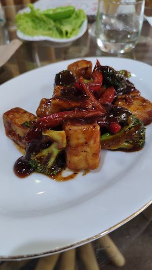 Tofu a la pimienta (pica bastante) at Mai3 Veggie Kitchen - Raya Tuban in Kuta